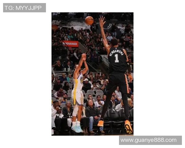 库里单节狂砍22分助勇士逆转马刺季后赛精彩瞬间回顾